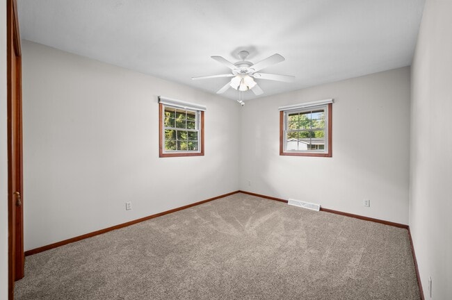 Building Photo - 1686 N Teakwood Dr