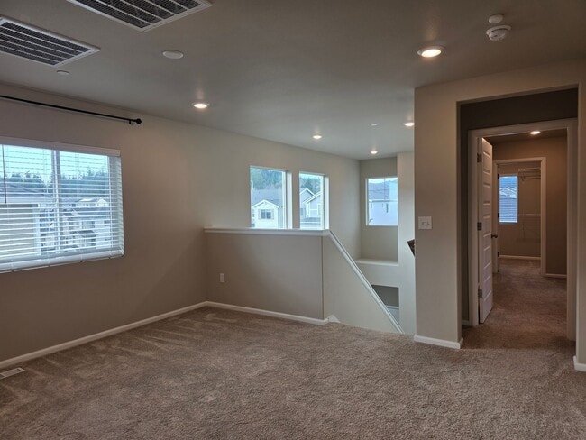 Building Photo - 4 Bedroom Home in Soundview Estates!