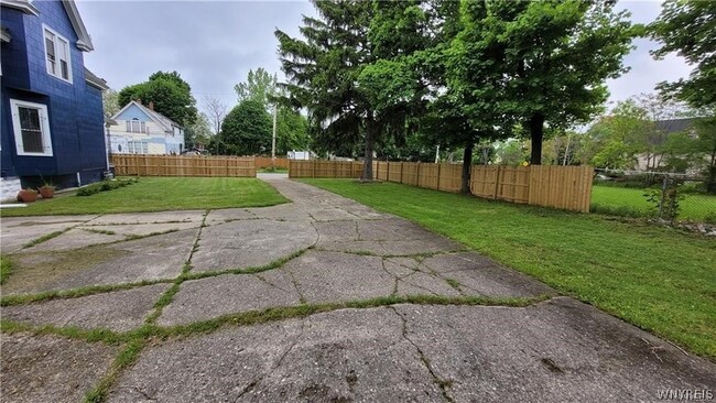 Building Photo - 325 Box Ave (Upper) Avenue Unit