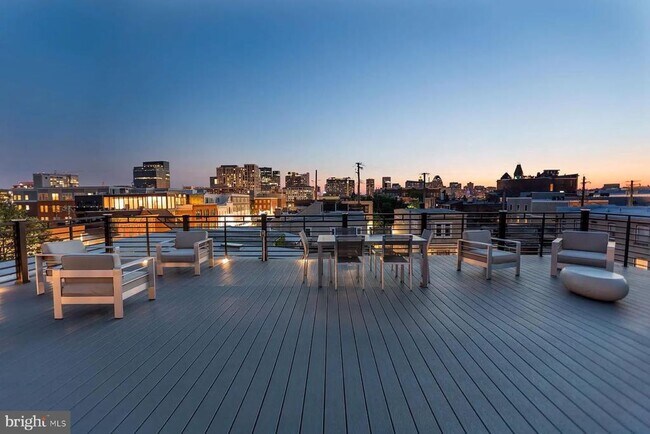 Building Photo - 1742 Fleet St