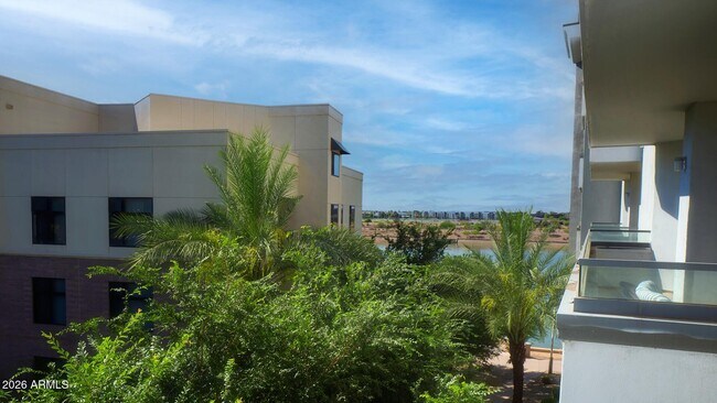 Building Photo - 945 E Playa Del Norte Dr