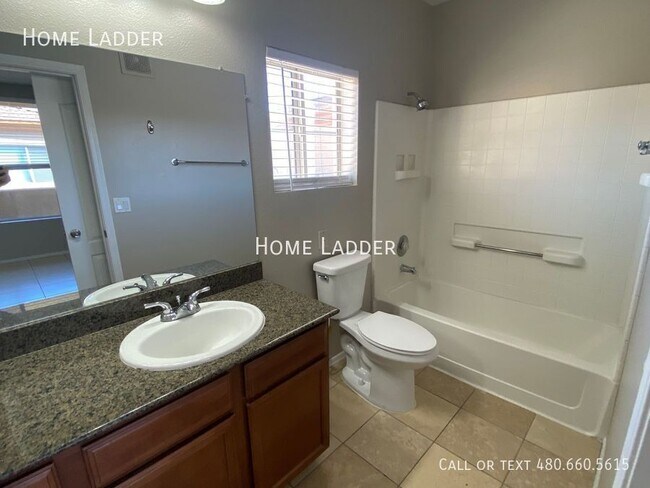 Building Photo - Upscale Condo in Gated Community with Lavi...