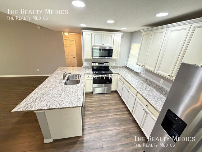 Building Photo - 2615 Fair Oaks Dr