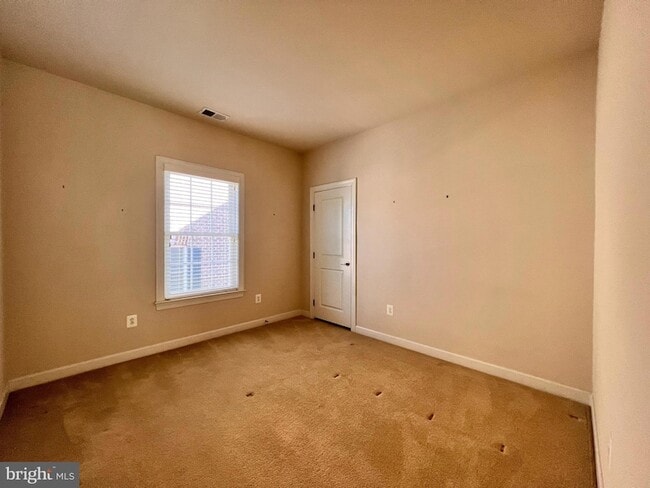 Building Photo - 376 Parkview Ave