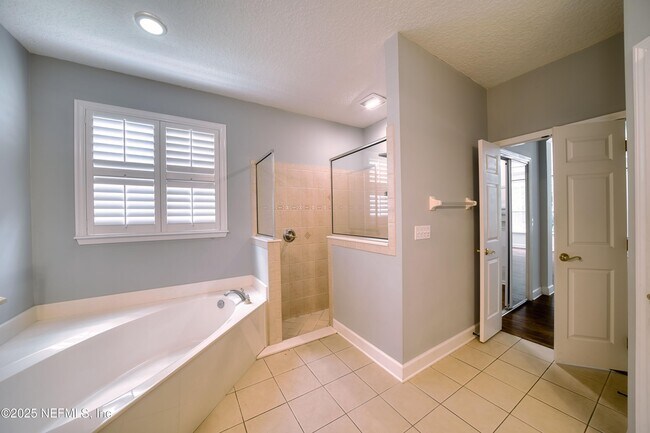 Building Photo - 1440 S Burgandy Trail