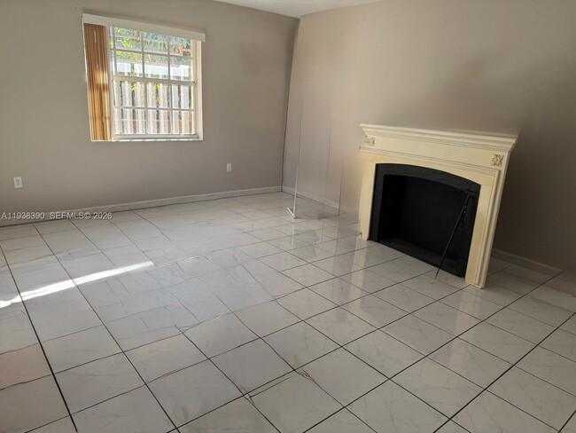 Building Photo - 2912 SW 38th Ct