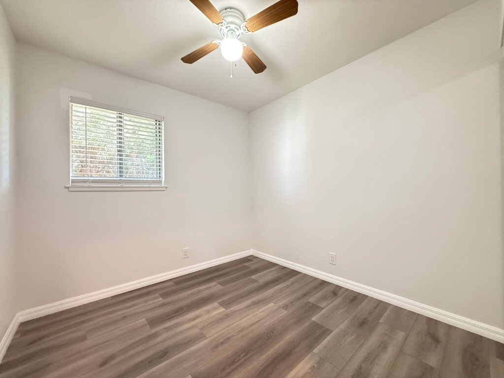 Building Photo - 10130 Hull Dr