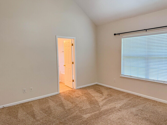 Building Photo - 113 Wells Dr
