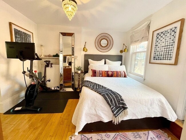 Building Photo - 4 Derne St