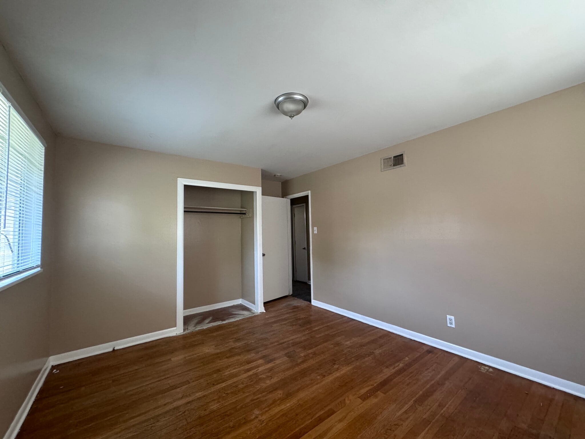 Building Photo - 2214 N Berkley Dr