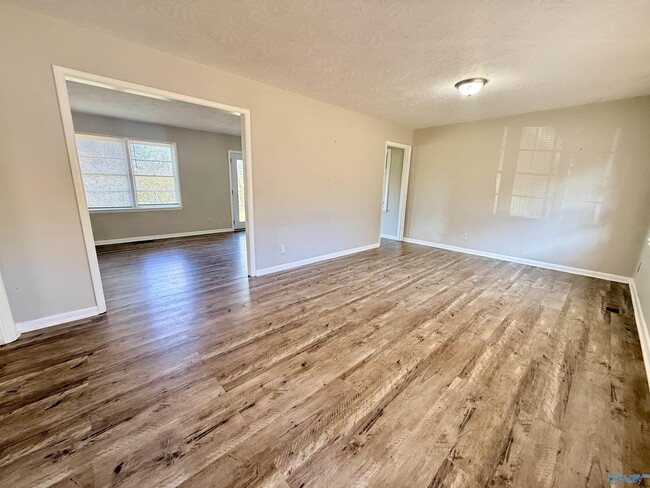 Building Photo - 1576 Hobbs Island Rd SE