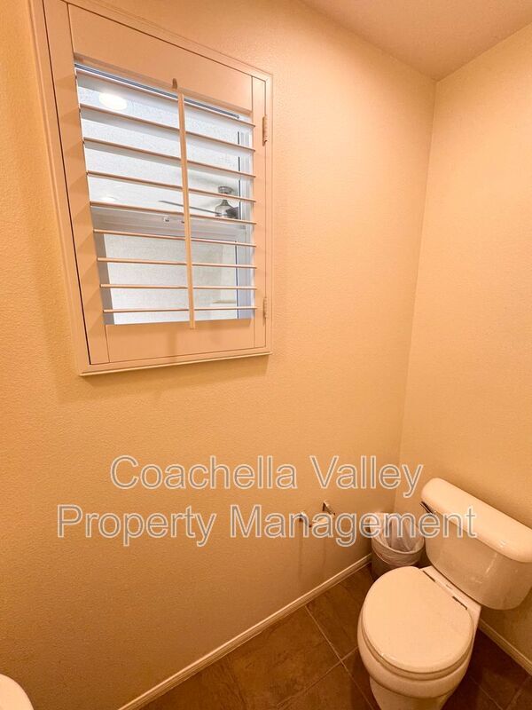 Building Photo - 138 Shoreline Dr