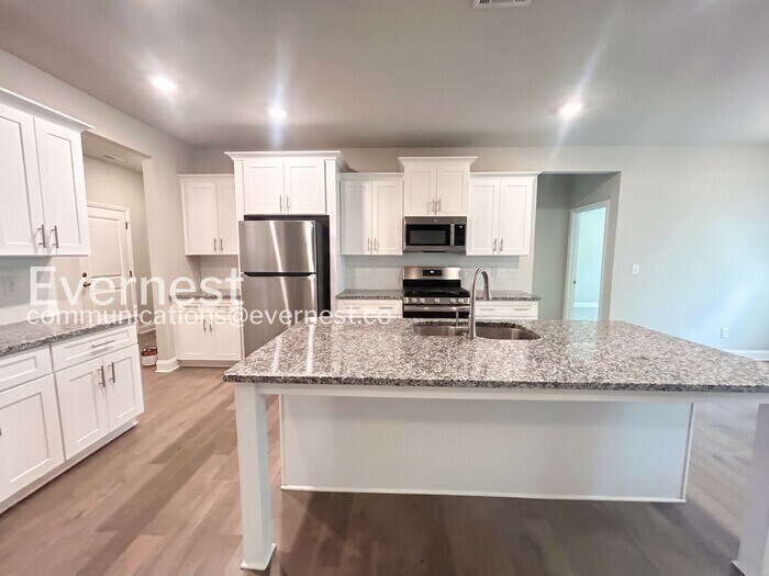 Building Photo - 8395 Loch Lomand Ln