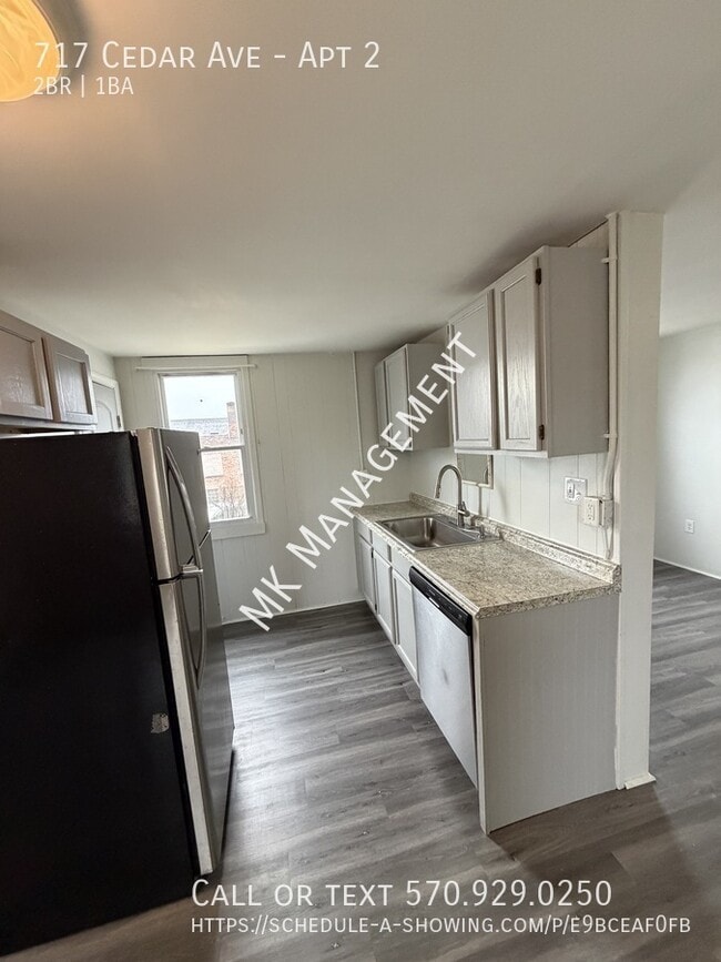 Building Photo - 717 Cedar Ave