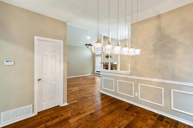 Building Photo - 2221 Meadowstone Dr