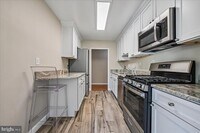 Building Photo - 6631 Wakefield Dr