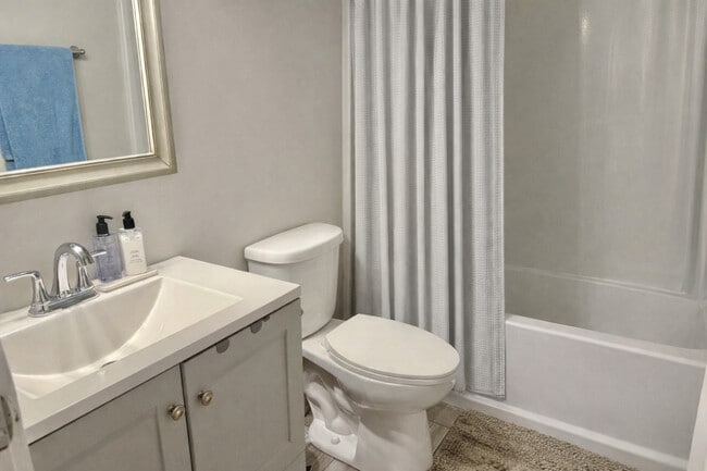 Building Photo - 5 Villa Verde Dr