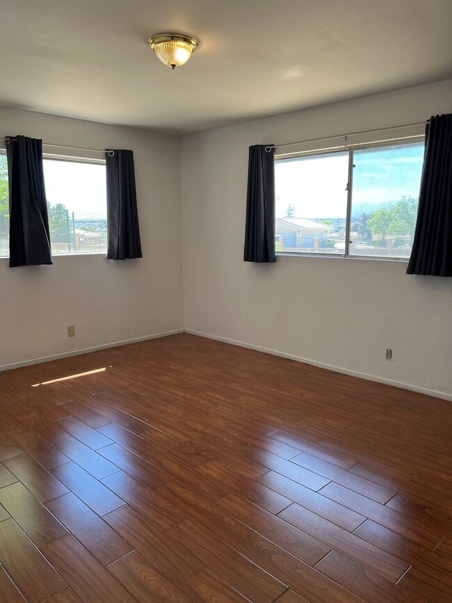 Building Photo - 2 bedroom 2 bathroom House In Apple Valley, Ca