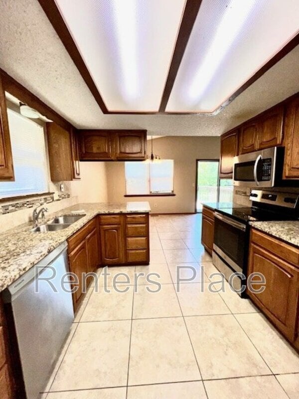 Building Photo - 6913 E 97th St