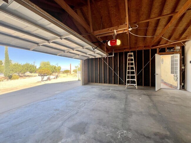 Building Photo - 21925 Fort Tejon Rd
