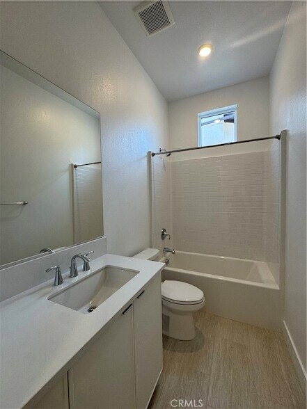 Building Photo - 436 Loon
