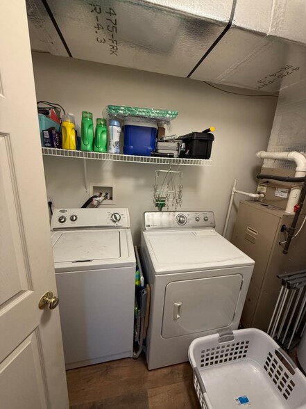 Building Photo - 390 Cherry St