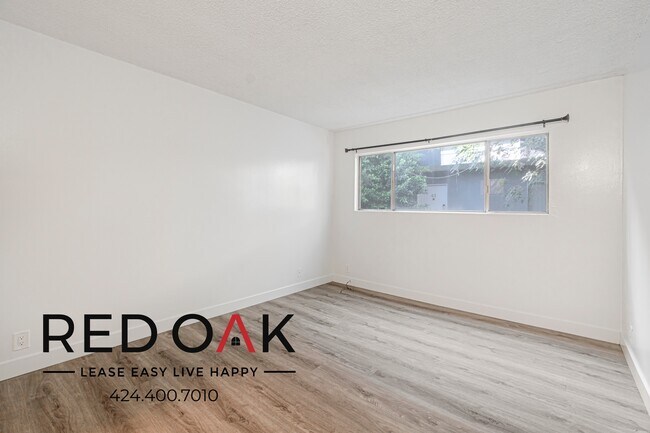 Building Photo - 10535 Lindley Ave