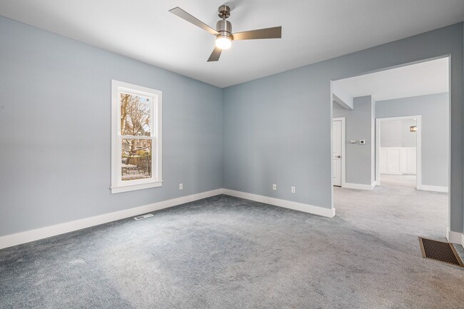 Building Photo - Immediate Move In Remodeled 3 Bed in Eastown