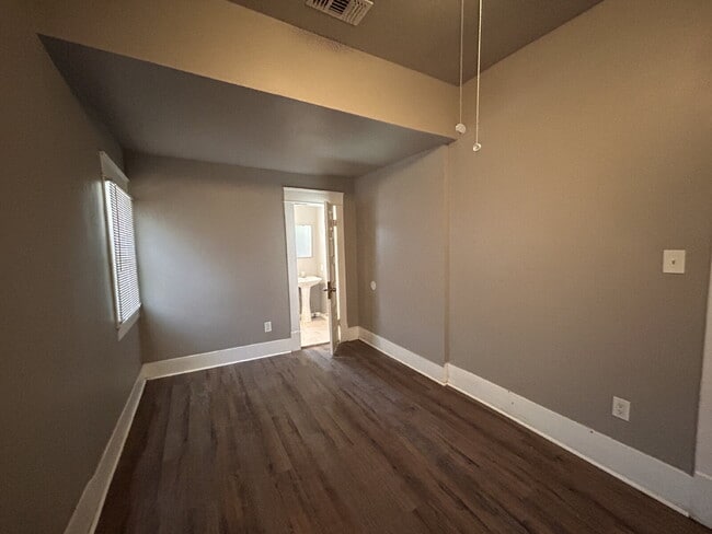 Building Photo - This remodeled charmer is close to Tech and ready for new tenants 7-15-26