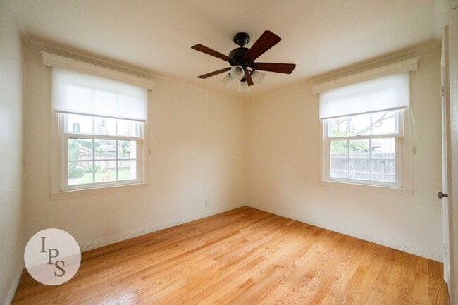 Building Photo - Beautiful Old Fig Home, 3BR/1BA, Huge Lot!...