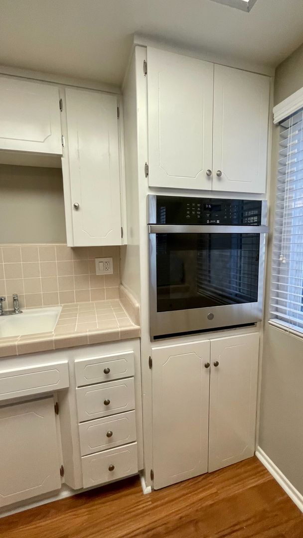 Building Photo - 2 Bedroom, 2 Bath Condo Blocks to the Beach, Pet Friendly, Sunset Views, Parking!