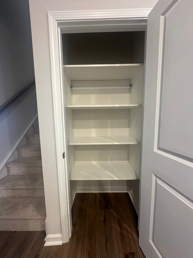 Building Photo - 220 Paneer Ln