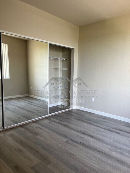 Building Photo - 5401 E Van Buren St