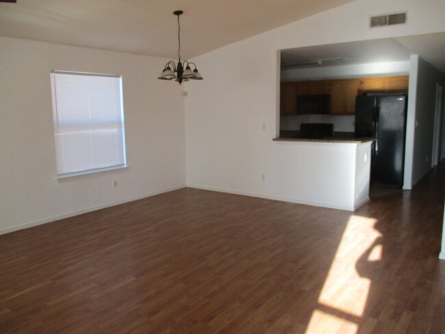 Building Photo - "Charming 3-Bed, 2-Bath Haven on Mesquite ...