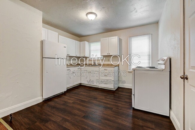 Building Photo - 2321 McCracken Dr