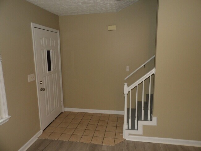 Building Photo - 244 Meadowview Dr