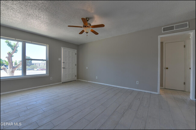 Building Photo - 6915 Pamlico Dr