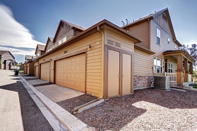 Building Photo - The Meadows townhome 3 bed 2 bath, in Morgan's Run Community!
