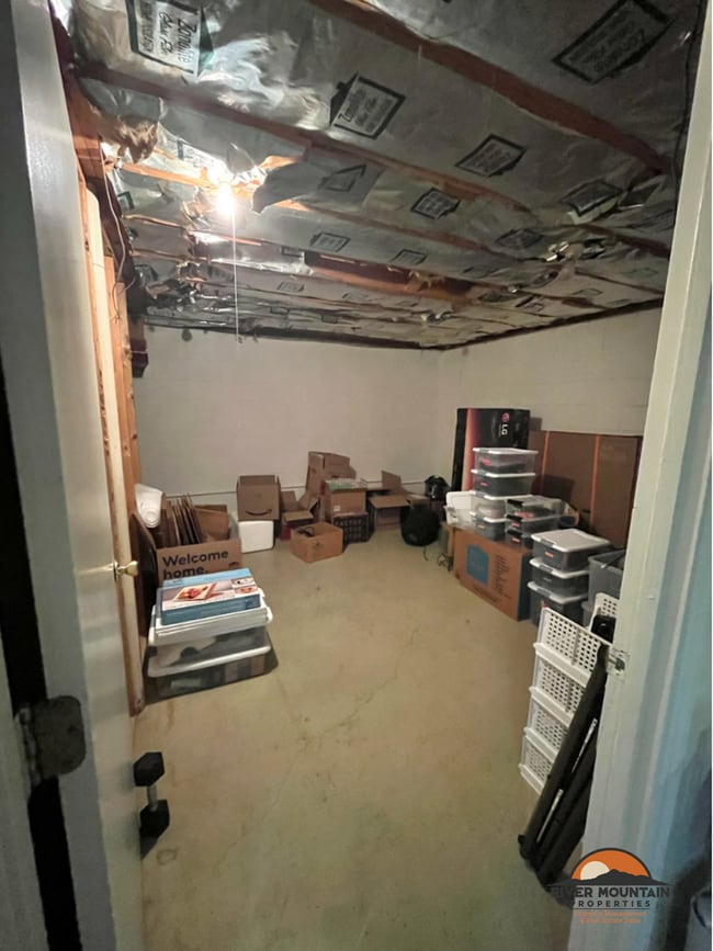 Building Photo - 3 Bedroom Home with Carport in Blacksburg