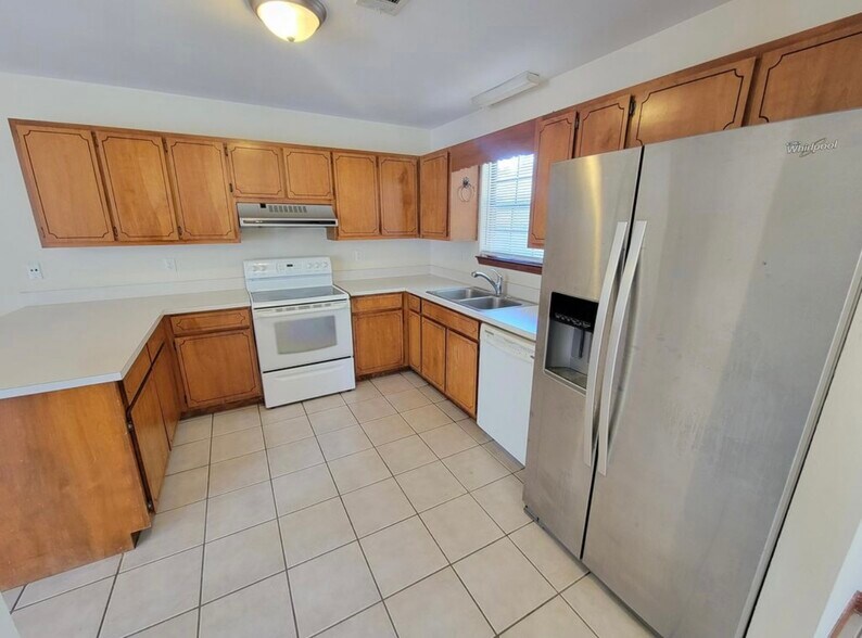 Building Photo - 8520 Misty Ridge Ln