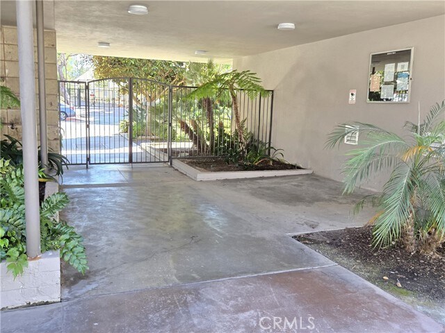 Building Photo - 2940 W Carson St