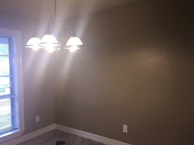 Building Photo - 3/2/2 on 3 ac SHISD REDUCED