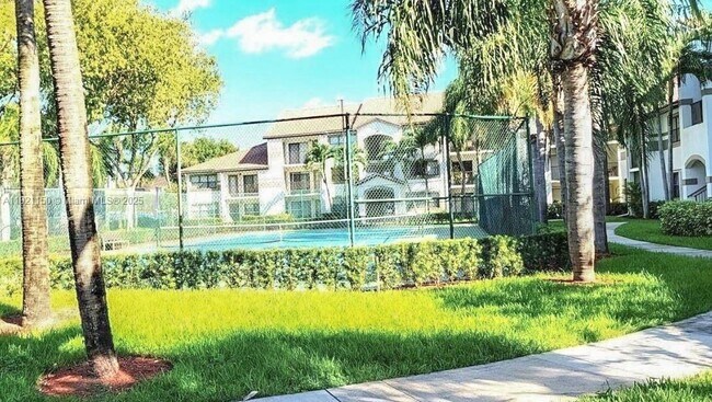 Building Photo - 630 S Park Rd