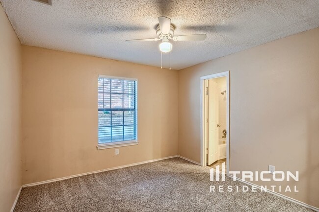 Building Photo - 5003 Willow Park Dr