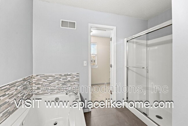 Building Photo - 2216 SW Rambling Vine Rd