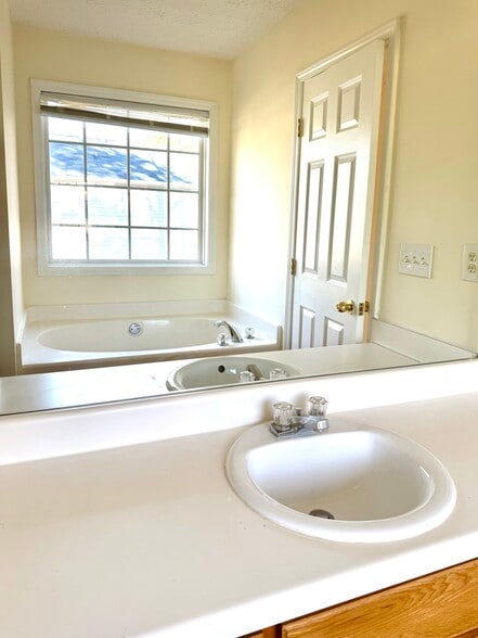 Building Photo - 106 Wesley Way