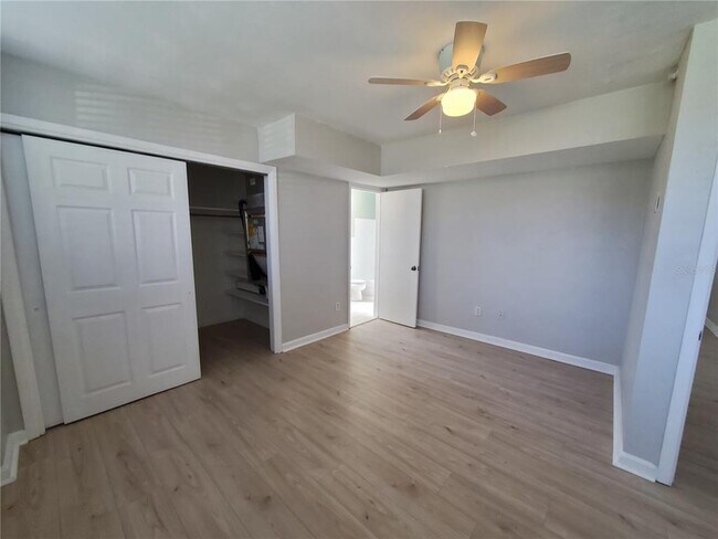 Building Photo - 3075 Los Altos Dr