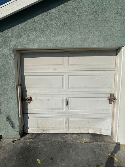 Building Photo - 413 E 109th St