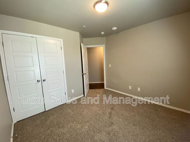 Building Photo - 749 SW 14th St