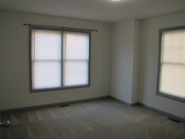 north bedroom - 4623 Genessee St